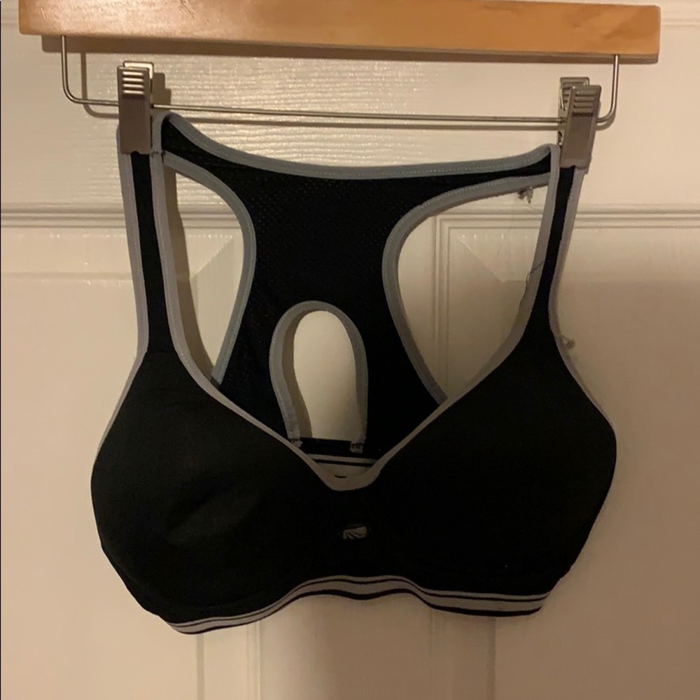 sports bra